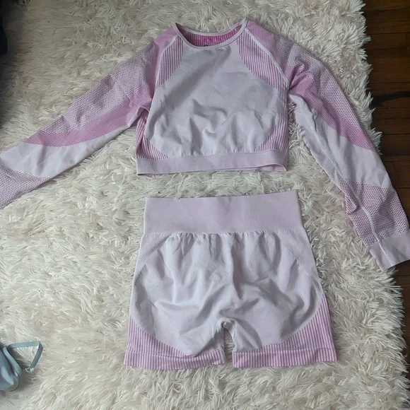 Medium activewear sets bundle - Picture 2 of 7